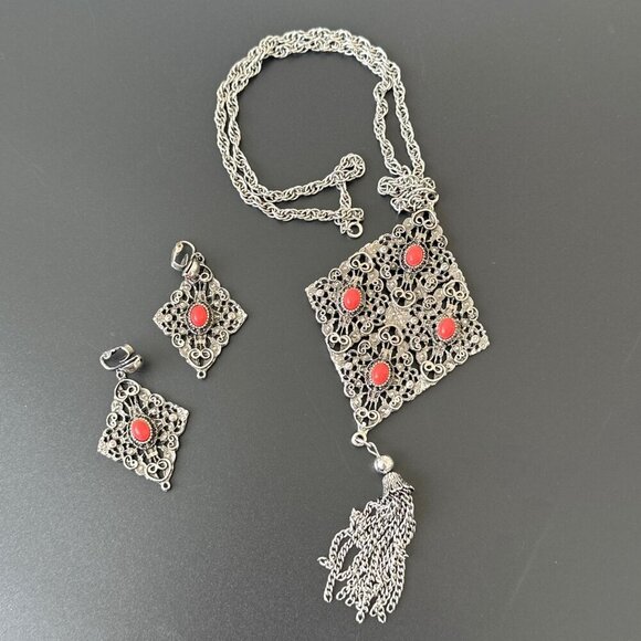 Vintage Tassel Pendant Necklace Clip on Earrings Set Silver Tone Coral - Picture 2 of 4